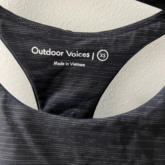 Outdoor voices matching crop top and leggings - Picture 2 of 7